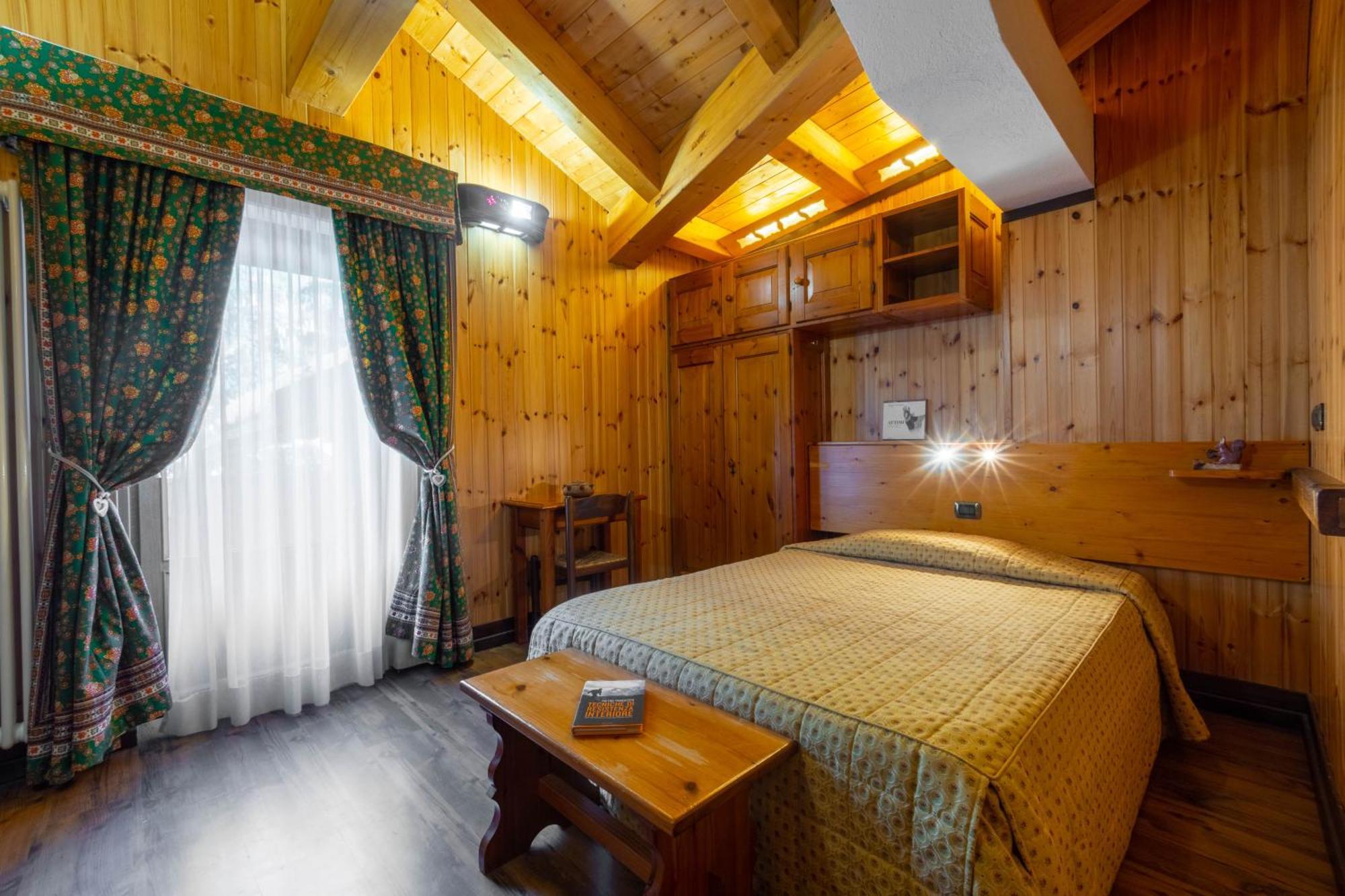 Hotel Bouton D'Or - 코네 외부 사진