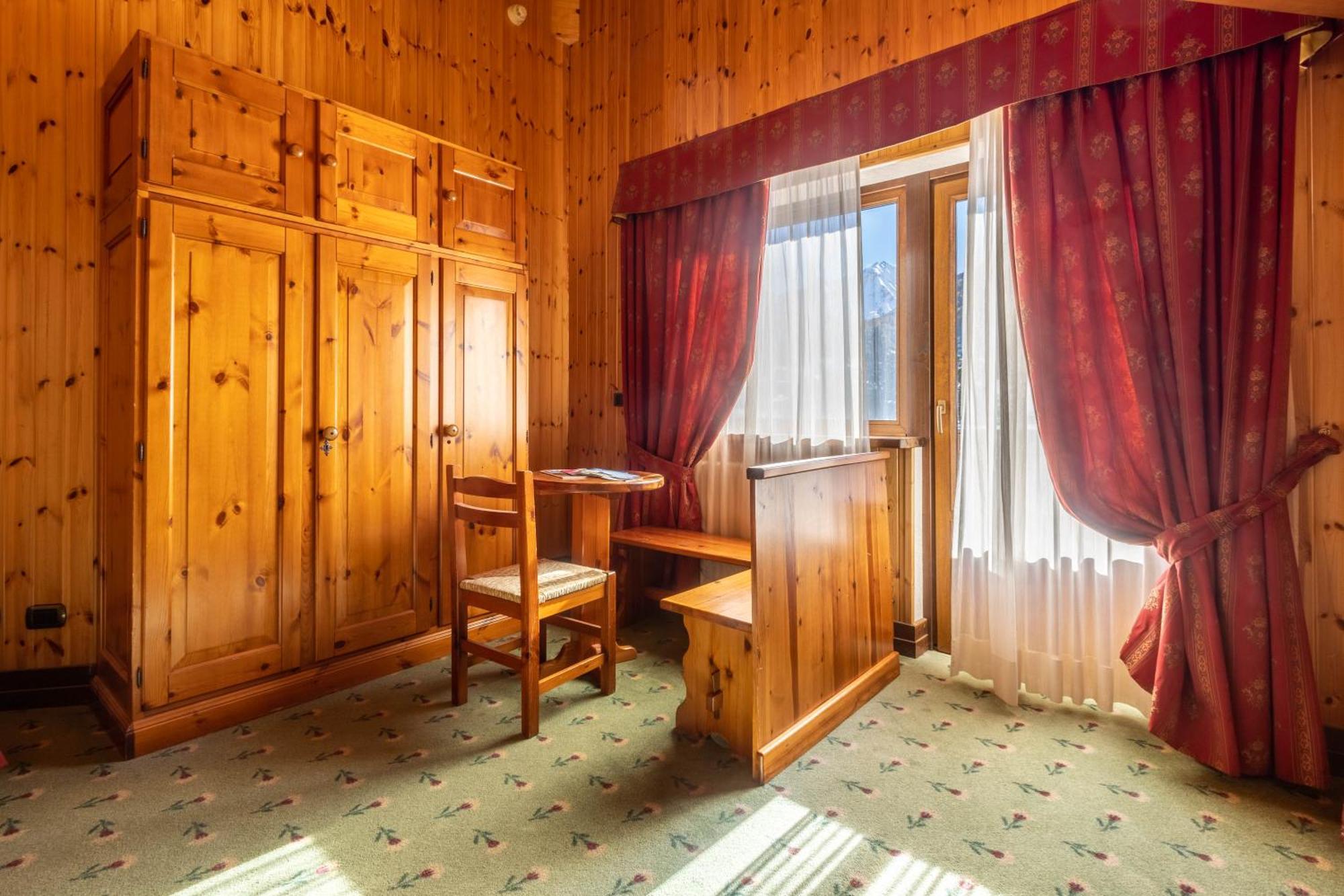 Hotel Bouton D'Or - 코네 외부 사진