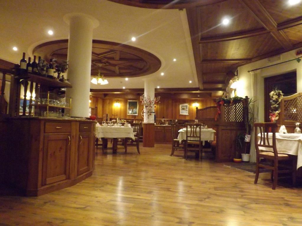 Hotel Bouton D'Or - 코네 외부 사진